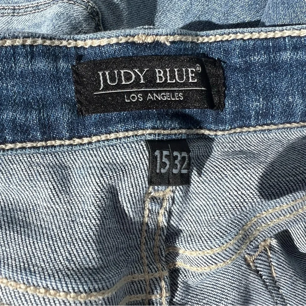 Judy Blue Los Angeles Distressed Boyfriend Jeans